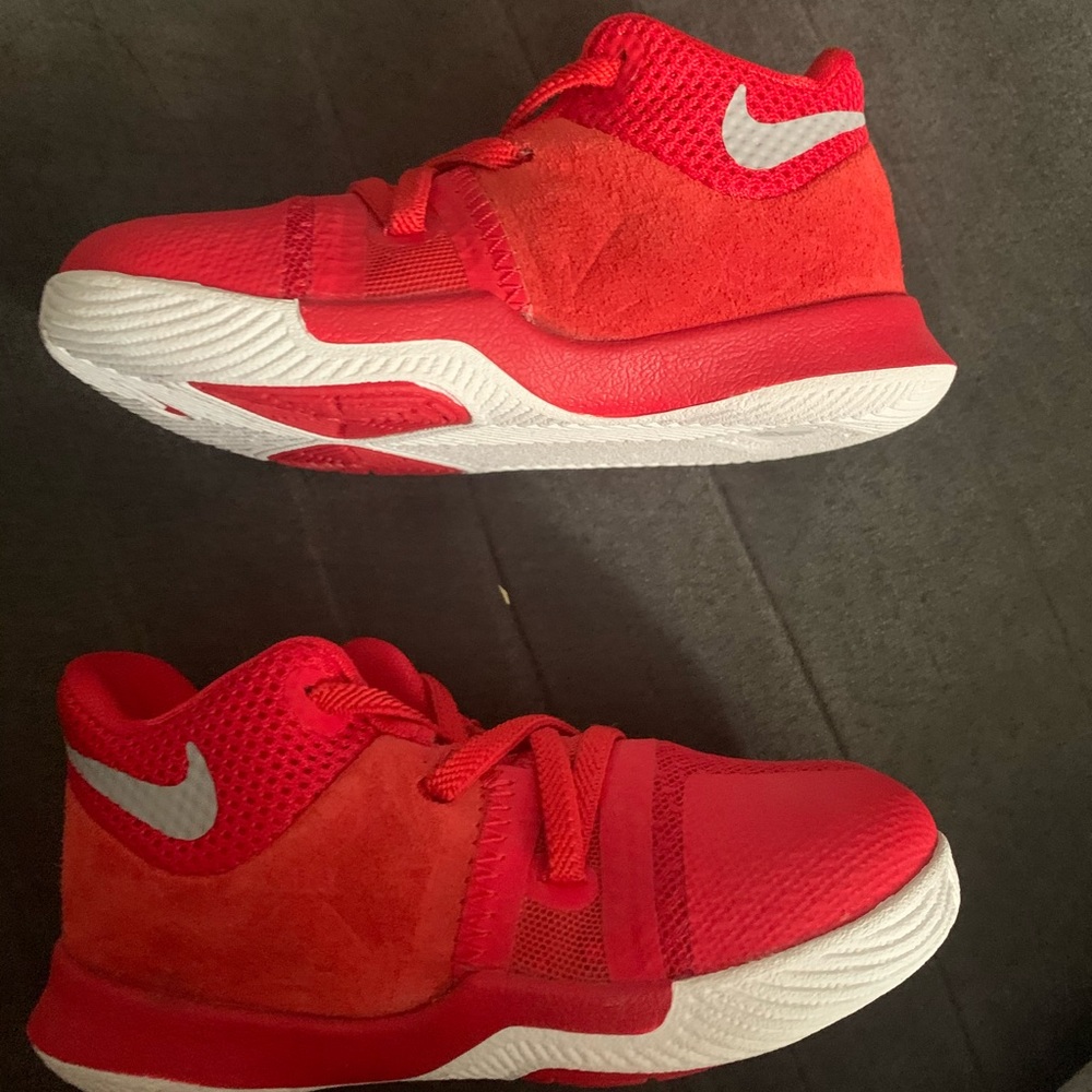 Kyrie Irving kids shoe sz 6c